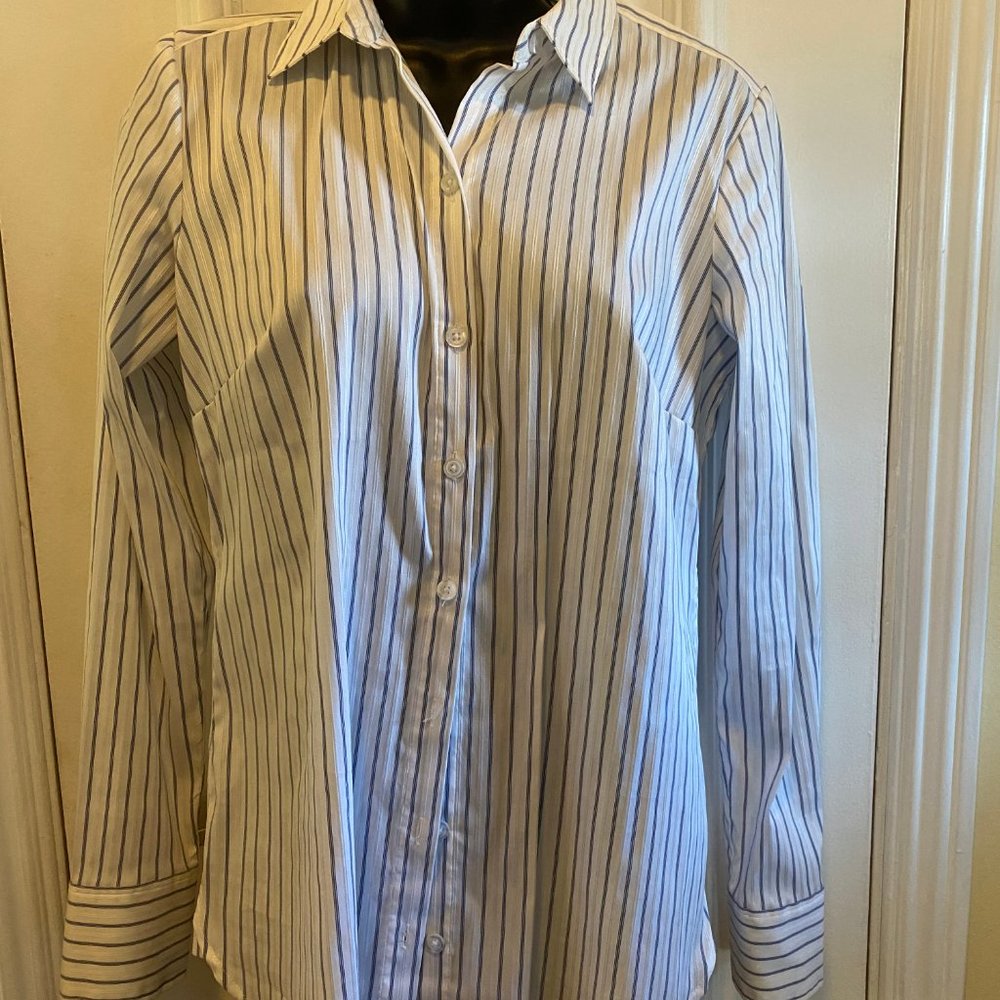 Ann Taylor - Fitted Top Size 4
